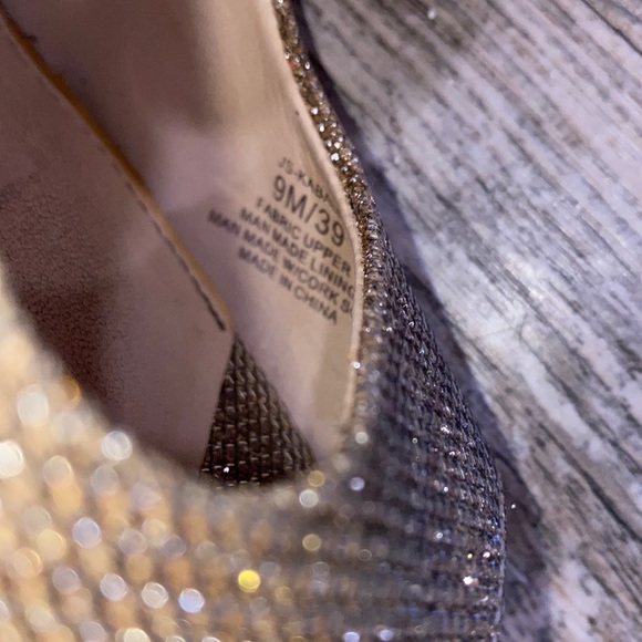 Jessica Simpson Metallic Platform Heels - Picture 5 of 9